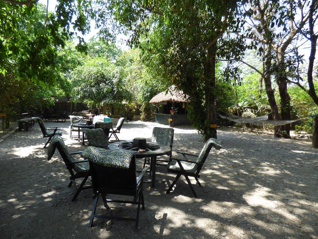 Chitwan Gaida Lodge Sauraha Exterior foto