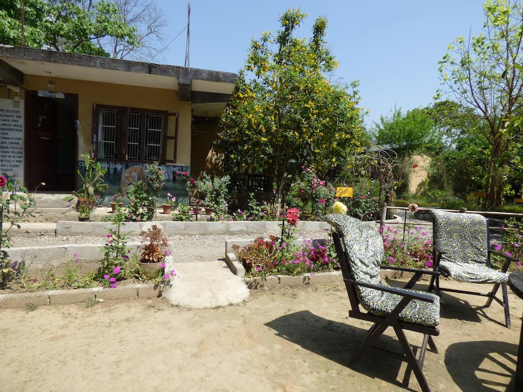 Chitwan Gaida Lodge Sauraha Exterior foto